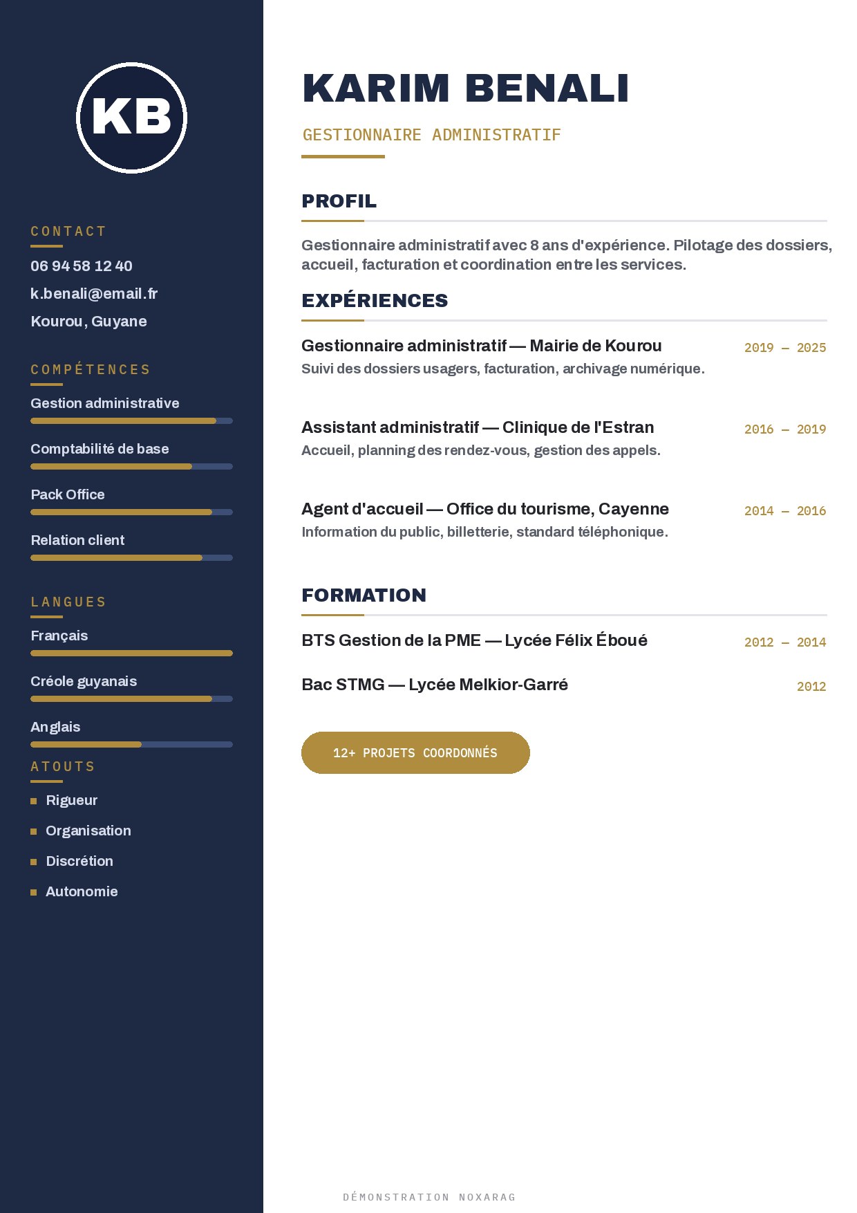 CV administratif élégant à colonne bleu nuit — démonstration imaginée par Noxarag